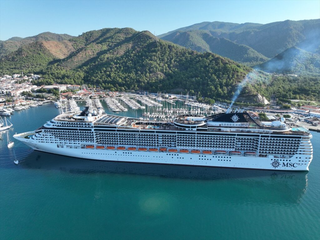 marmaris-msc-divina-kruvaziyerinden-3-bin-705-turist-agirladi-DTGnwD8I